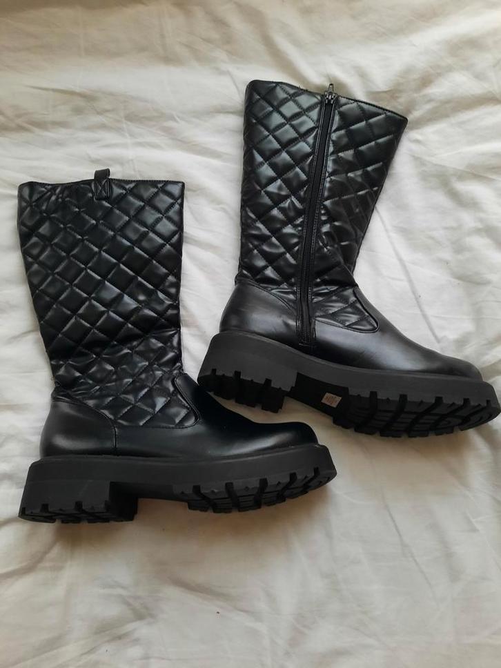 Stoere Dames Laarzen Maat 39, Kleding | Dames, Schoenen, Zo goed als nieuw, Hoge laarzen, Zwart, Ophalen of Verzenden