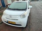 Toyota IQ 1.0 2009 Wit, Auto's, Toyota, Stof, 4 stoelen, Origineel Nederlands, Bruin