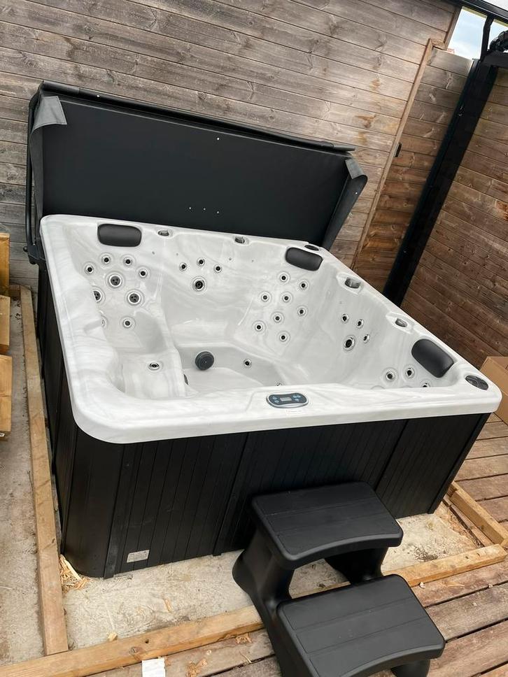 Balboa jacuzzi’s nieuw Superdeals!, Tuin en Terras, Bubbelbaden en Hottubs, Zo goed als nieuw, Verzenden