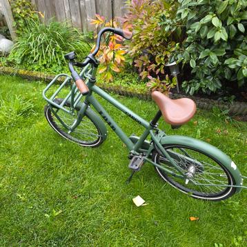 Leuke legergroene jongensfiets 6-7 jaar beschikbaar voor biedingen
