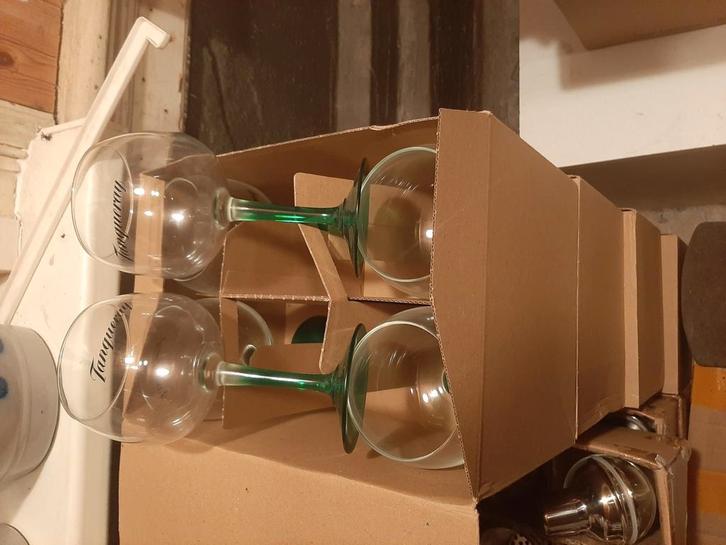 4 dozen a 6 stuks =24 grote Tanqueray glazen gloednieuw, Antiek en Kunst, Antiek | Glas en Kristal, Ophalen
