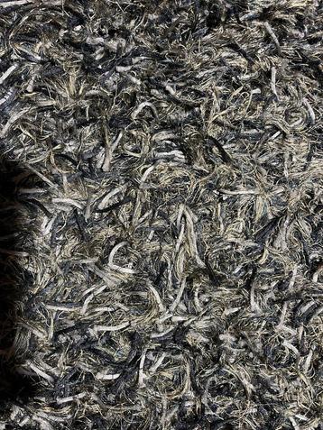 Hoogpolig vloerkleed prima conditie beschikbaar voor biedingen