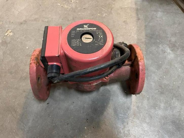 Grundfos UPS 40-50 F Circulatiepomp, Doe-het-zelf en Verbouw, Verwarming en Radiatoren, Gebruikt, Overige typen, Minder dan 200 watt