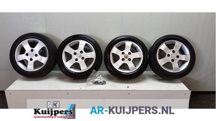 Sportvelgenset + banden van een Mitsubishi Space Star, Auto-onderdelen, Banden en Velgen, Personenwagen, Gebruikt