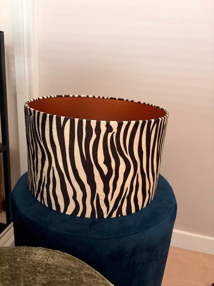 Velours Zebra Lampenkap met Rose Binnenkant, Huis en Inrichting, Lampen | Lampenkappen, Zo goed als nieuw, Minder dan 25 cm, Rond