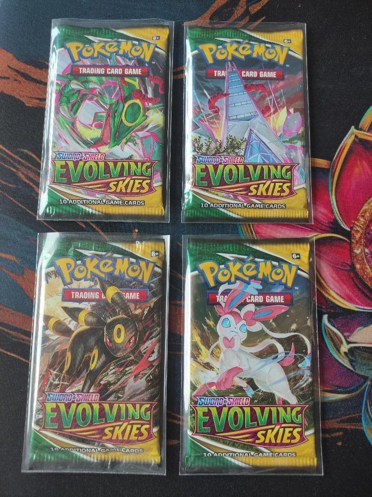 Evolving Skies Artset - Sealed, Hobby en Vrije tijd, Verzamelkaartspellen | Pokémon, Nieuw, Booster, Foil, Ophalen of Verzenden