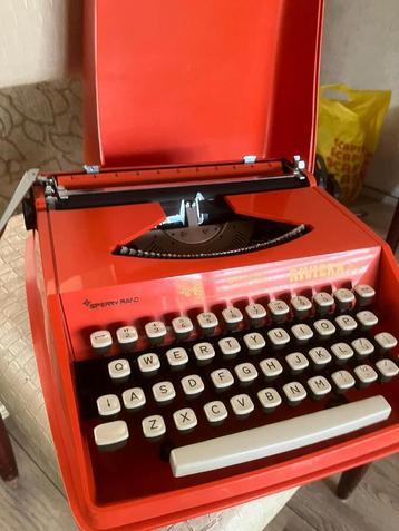 Vintage Remington Riviera typmachine beschikbaar voor biedingen