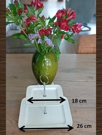WITTE ETAGERE (26/18 cm) - Klik RK voor meer advertenties.   beschikbaar voor biedingen