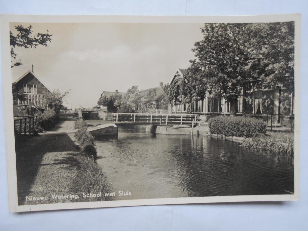 Nieuwe Wetering de school en sluis mooi oud Nieuwe Wetering, Verzamelen, Ansichtkaarten | Nederland, Ophalen of Verzenden, 1940 tot 1960