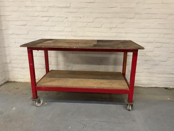 verrijdbare plateautafel beschikbaar voor biedingen