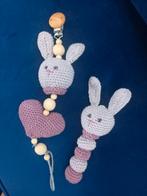 Speenkoord en rammelaar gehaakt konijn, Ophalen of Verzenden, Zo goed als nieuw