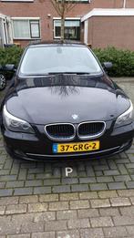 BMW 5-Serie 2.0 520I AUT 2008 Zwart, Auto's, Origineel Nederlands, Te koop, 1465 kg, 5 stoelen