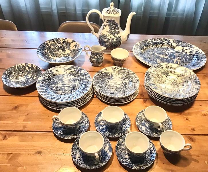 PRACHTIG SERVIES MET JACHTVOORSTELLING - THE HUNTER BY MYOTT, Antiek en Kunst, Antiek | Servies compleet, Ophalen of Verzenden