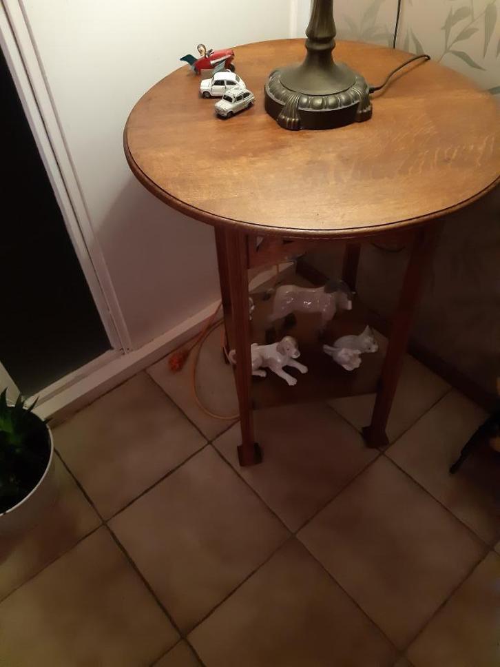 Leuk rond antiek bijzettafeltje, Antiek en Kunst, Antiek | Meubels | Tafels, Ophalen