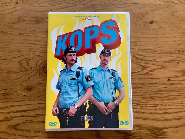 KOPS, regie Josef Fares met Fares Fares, Torkel Peterson., Cd's en Dvd's, Dvd's | Komedie, Zo goed als nieuw, Ophalen of Verzenden