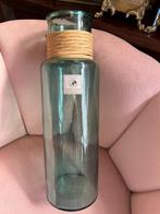 glazen fles voor bloemen met hals met vlas ombonden, Blauw, Ophalen of Verzenden, Minder dan 50 cm, Glas