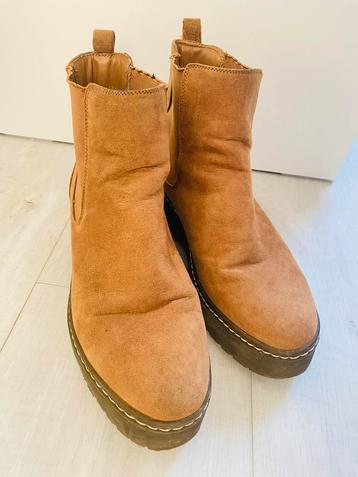 Bershka Suède Laarsjes Mt 38 beschikbaar voor biedingen