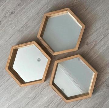 Zeshoekige eikenhout spiegels 32x36 cm. beschikbaar voor biedingen