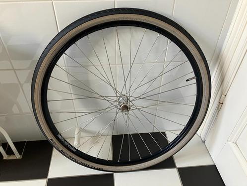 Voorwiel wiel fiets 28“ incl binnen- en buitenband - zgan, Fietsen en Brommers, Fietsonderdelen, Zo goed als nieuw, Algemeen, Wiel