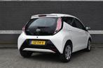 Toyota Aygo 1.0 VVT-i x-nav / Carplay / Camera / Navi / 1e e, Voorwielaandrijving, Start-stop-systeem, Stof, Gebruikt