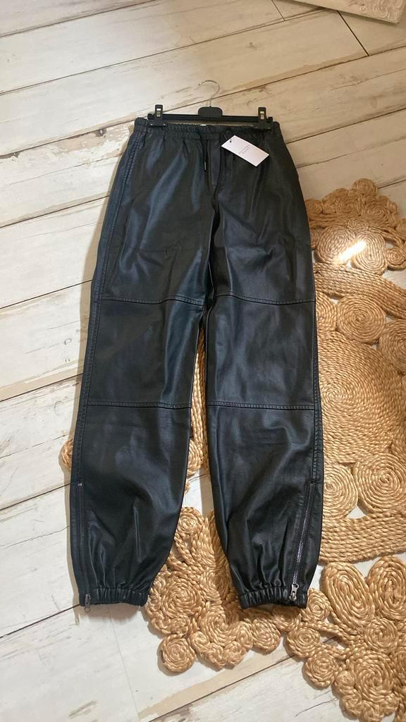 Broek zwart sisterspoint XS Dianne cargo model🖤, Kleding | Dames, Broeken en Pantalons, Nieuw, Maat 34 (XS) of kleiner, Zwart