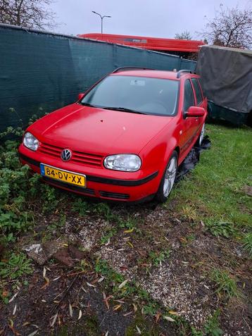 Volkswagen Golf 1.6 Variant 74KW 2000 Rood beschikbaar voor biedingen