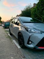 Toyota Yaris 1.5 Full Hybrid 100pk 5D Aut 2019 Grijs, 1497 cc, Zwart, 4 cilinders, Yaris