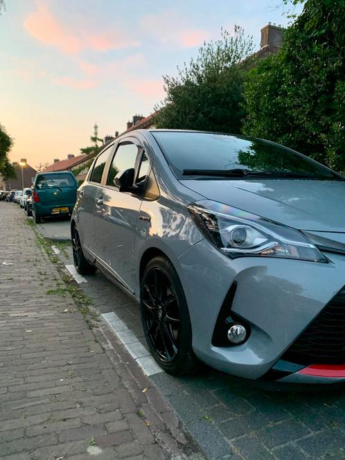 Toyota Yaris 1.5 Full Hybrid 100pk 5D Aut 2019 Grijs, Auto's, Toyota, Particulier, Yaris, Achteruitrijcamera, Adaptieve lichten