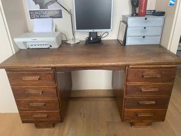 retro houten bureau beschikbaar voor biedingen