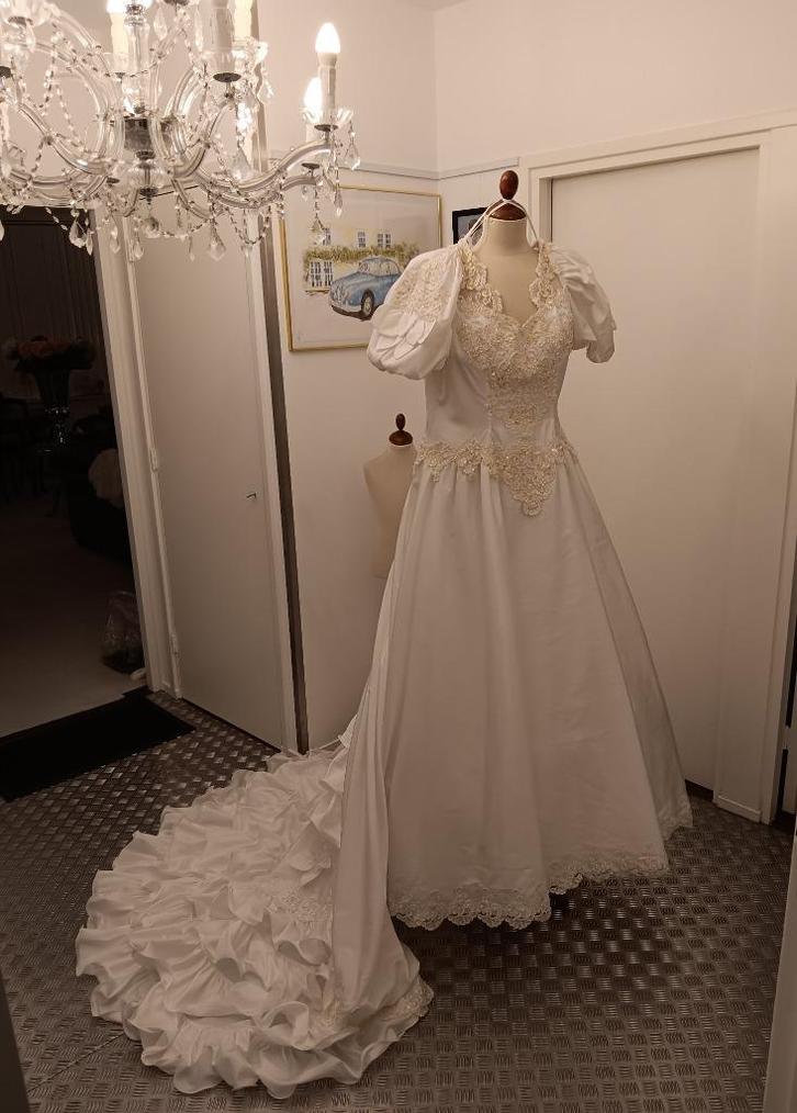 1 keer gedragen witte mooie trouwjurk, Kleding | Dames, Trouwkleding en Trouwaccessoires, Zo goed als nieuw, Trouwjurk, Wit, Ophalen of Verzenden
