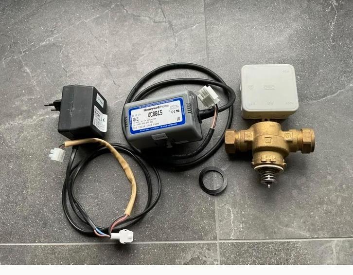 Honeywell VC8015 Zoneklep Regelaar, Doe-het-zelf en Verbouw, Verwarming en Radiatoren, Gebruikt, Thermostaat, Minder dan 200 watt