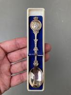 Verzilverd lepeltje 30 april 1980, Ophalen of Verzenden, Zo goed als nieuw, Nederland, Speld(je) of Lepel(tje)