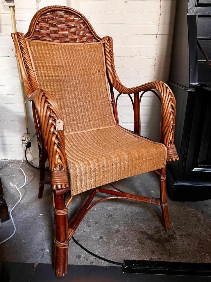 91) Oude koloniale rotan armstoel, Tuin en Terras, Tuinstoelen, Gebruikt, Rotan, Ophalen