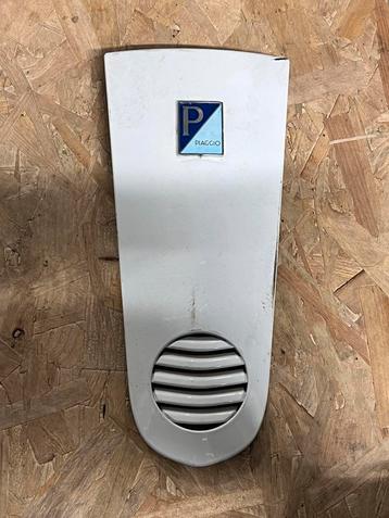 Originele neus / voorkap Vespa LX – Met Vespa logo – Netjes beschikbaar voor biedingen