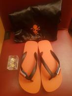 Uzurii voetbalslippers, nieuw! Maat 39-40, Slippers, Uzurii, Nieuw, Oranje