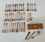 34 lepeltjes, houten kistje, jamlepel, cakeprikker, Antiek en Kunst, Verzenden
