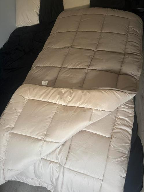 Ongebruikt Zelesta easybed - dekbed zonder overtrek 200x200, Huis en Inrichting, Slaapkamer | Beddengoed, Zo goed als nieuw, Deken of Dekbed