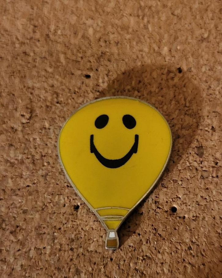 Ballonpin smiley, Verzamelen, Speldjes, Pins en Buttons, Ophalen of Verzenden