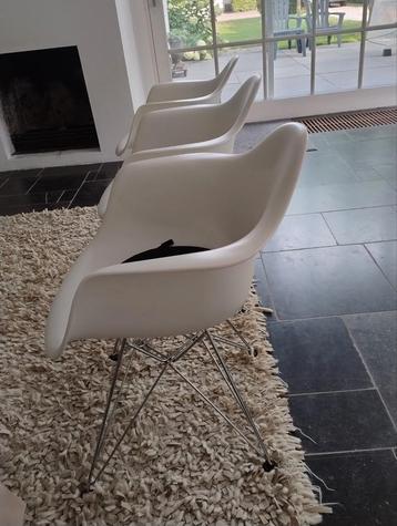 Eettafel stoelen  beschikbaar voor biedingen