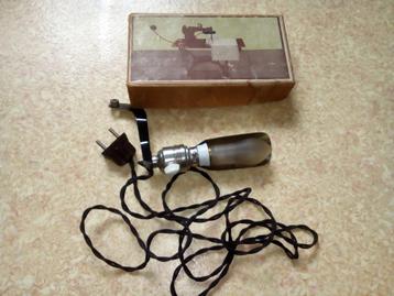 Antiek extern lampje voor handnaaimachine, trap naaimachine beschikbaar voor biedingen