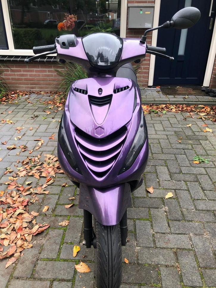 Scooter Piaggio zip, Fietsen en Brommers, Scooters | Piaggio, Zo goed als nieuw, Zip, Maximaal 45 km/u, Benzine, Ophalen