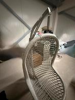 Grijze hangstoel rattan, Ophalen, Zo goed als nieuw, Grijs, Eén