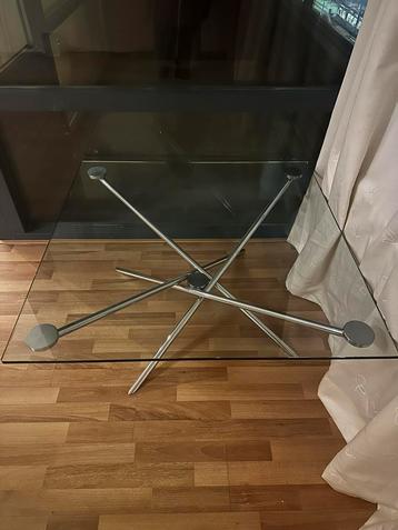 MOET WEG! Mooie design salontafel beschikbaar voor biedingen