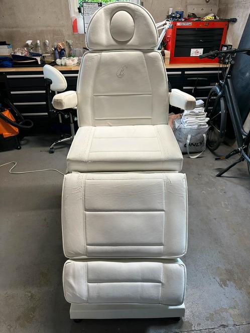 Te koop behandelstoel met toebehoren voor pedicure/ massage, Sport en Fitness, Gezondheidsproducten en Wellness, Gebruikt, Overige typen