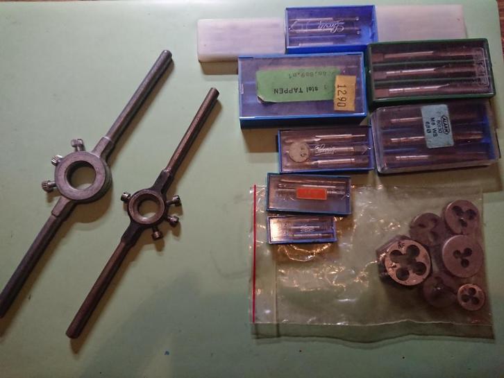 Lot Partij Handgereedschap Tappen Draad Schroefdraad Zie Fo, Antiek en Kunst, Antiek | Gereedschap en Instrumenten, Ophalen of Verzenden