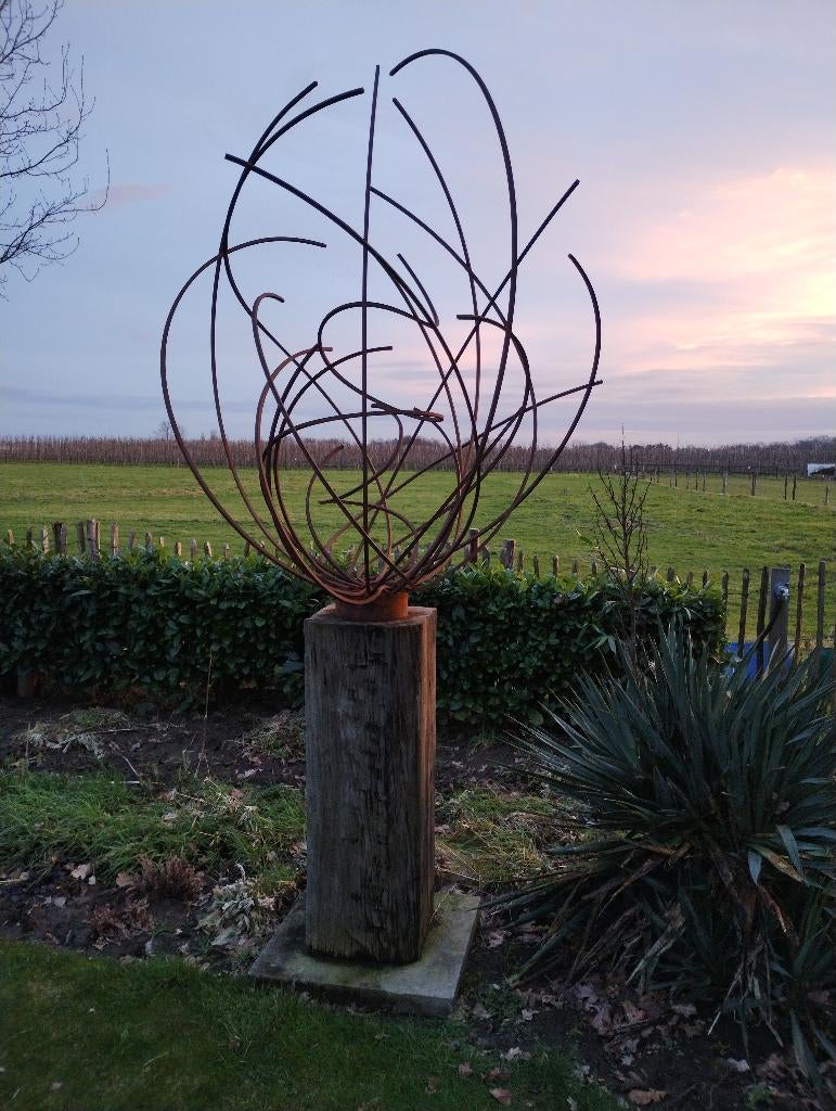 IJzeren kunstwerken op hardhouten sokkel, Ophalen of Verzenden