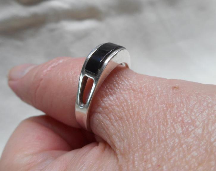 Zilveren vintage ring met onyx maat 19.5 nr.1312, Sieraden, Tassen en Uiterlijk, Ringen, Zo goed als nieuw, Dame, 19 tot 20, Zilver