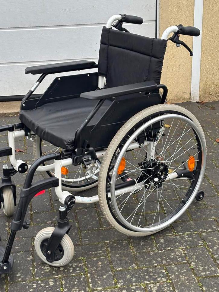 Rolstoel Dietz Caneo nieuwprijs €699,00 , degelijk,, Diversen, Rolstoelen, Zo goed als nieuw, Handbewogen rolstoel, Inklapbaar