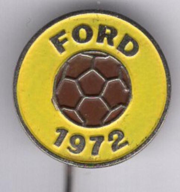 Ford 1972 geel op zilverkleurig auto/voetbal speldje( B_056), Verzamelen, Speldjes, Pins en Buttons, Nieuw, Speldje of Pin, Transport