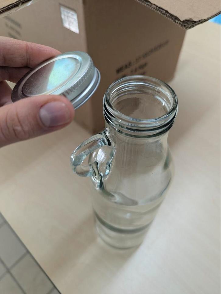 Glazen flessen met handvat - nog 100+ in voorraad - smoothie, Huis en Inrichting, Keuken | Keukenbenodigdheden, Nieuw, Ophalen of Verzenden